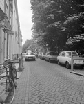 881368 Gezicht op de Nieuwegracht te Utrecht, ter hoogte van het huis nr. 83.